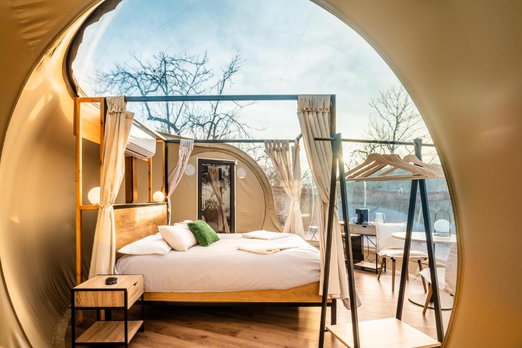 Postel nebo postele na pokoji v ubytování Horizonte Bubble rooms