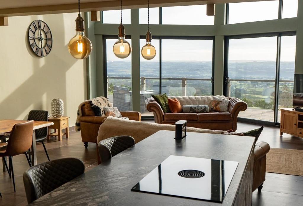 Et opholdsområde på Pendle View Sleeps 8 with Hot Tub