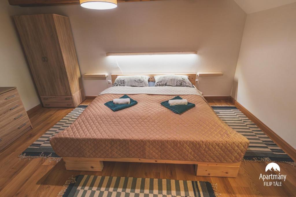 Postel nebo postele na pokoji v ubytování Apartmány Filip Tále