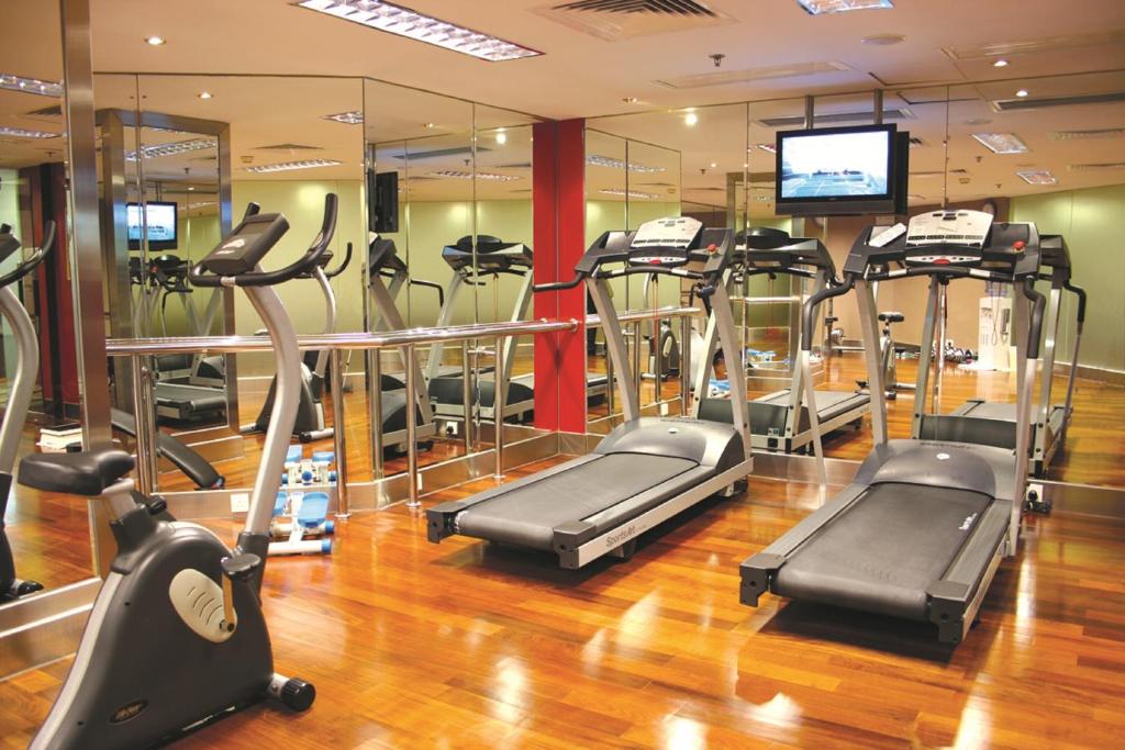 Fitness centrum a/nebo fitness zařízení v ubytování Casa Real Hotel