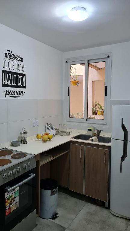 Η κουζίνα ή μικρή κουζίνα στο Monoambiente nuevo