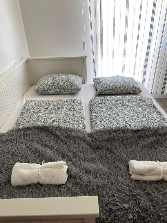 Posteľ alebo postele v izbe v ubytovaní Aida Apartman Siófok