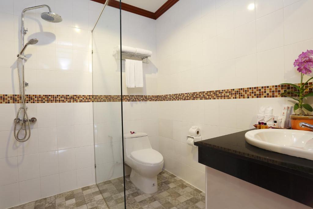Koupelna v ubytování Chabana Resort Bang-tao Beach Phuket- SHA Extra Plus