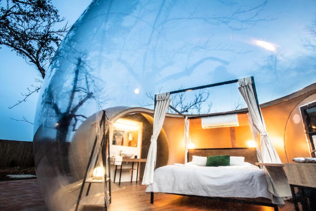 Postel nebo postele na pokoji v ubytování Horizonte Bubble rooms
