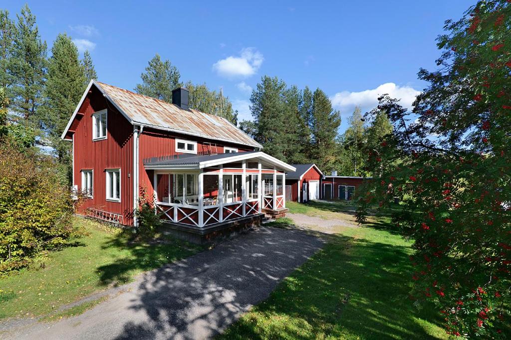 The building in which the holiday home is located