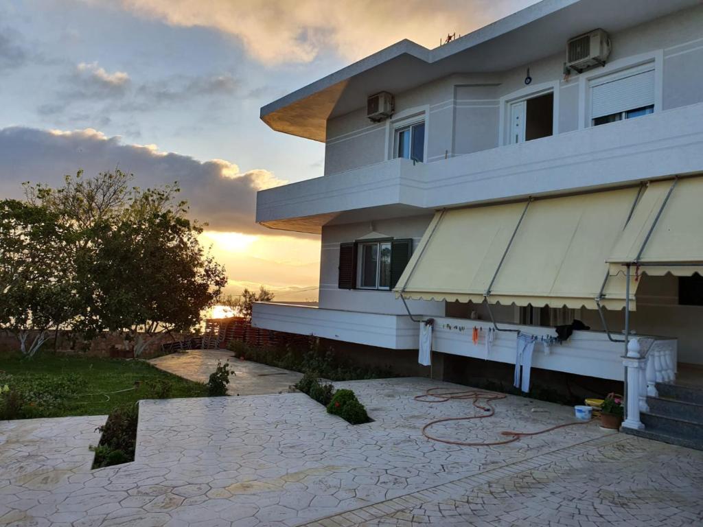 Landskap semula jadi dekat dengan rumah tamu ini