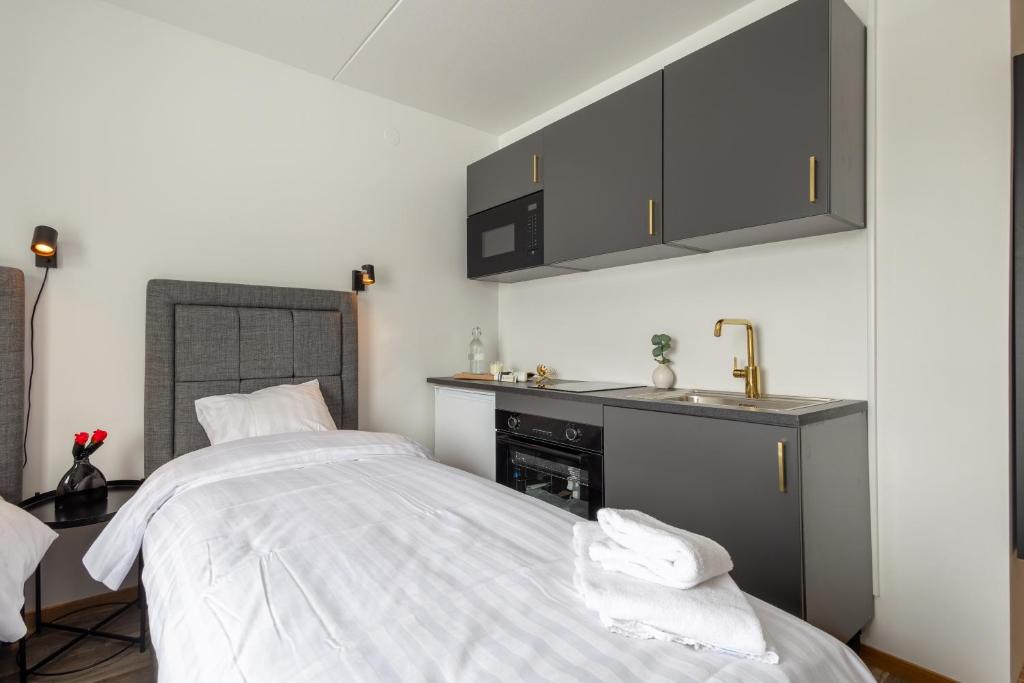 Kuchyň nebo kuchyňský kout v ubytování Halmstad Hotel Apartments