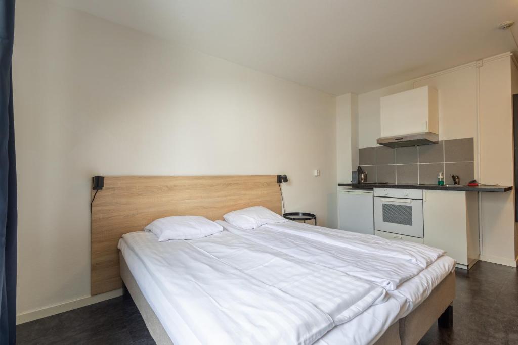 Kuchyň nebo kuchyňský kout v ubytování Halmstad Hotel Apartments