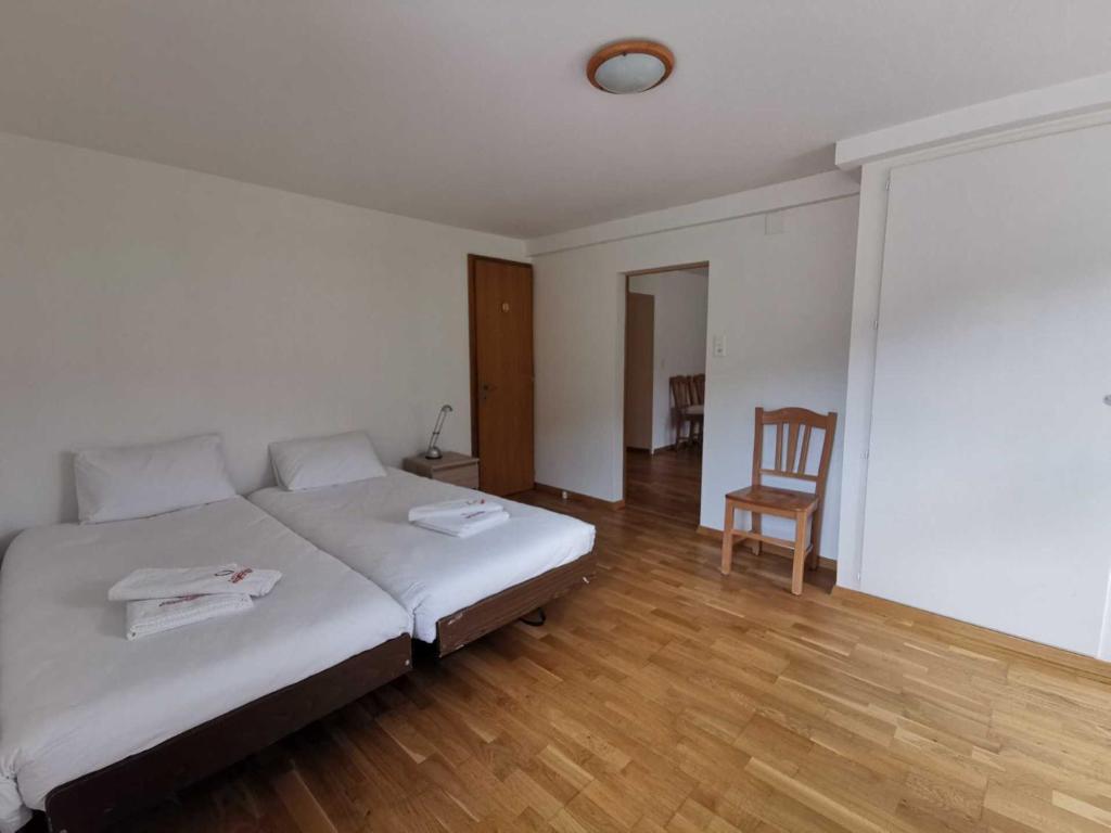 Postel nebo postele na pokoji v ubytování Hôtel du Crêt de l'Anneau