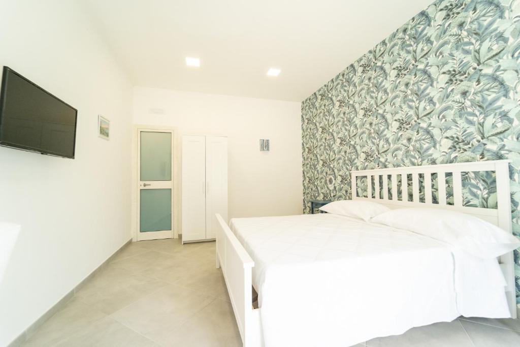Letto o letti in una camera di Nientemale Residence Napoli