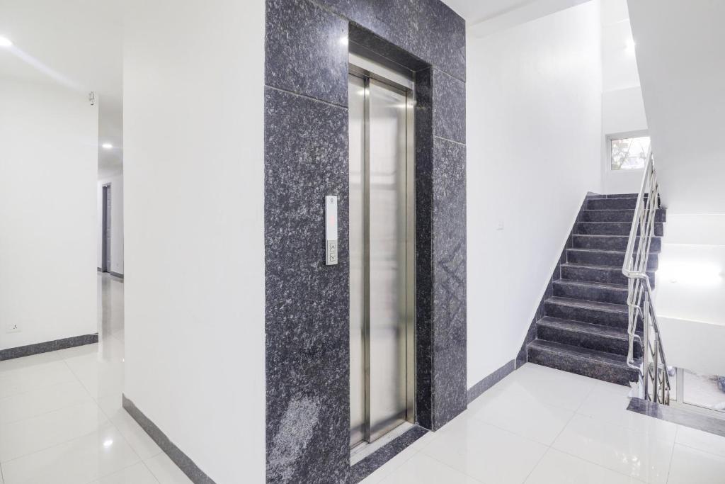 a hallway with a door and stairs in a building at OYO Townhouse 78364 Townhouse 388 Madhapur Near Shilparamam in Kondapur