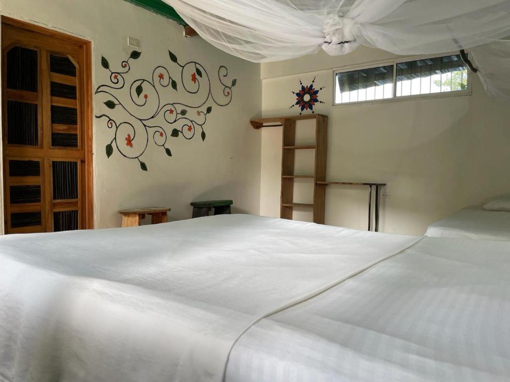 Postel nebo postele na pokoji v ubytování Hostal Luz de Luna