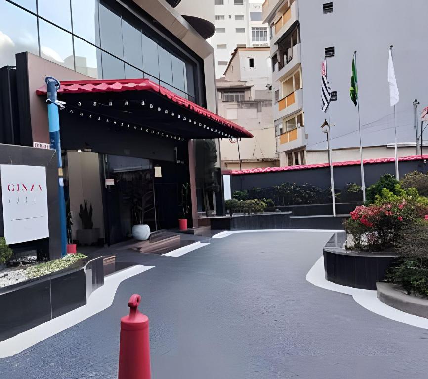 a red cone in front of a building at Apart Liberdade 4 Pessoas Garagem,Feirinha ,Hakka, Hóspitais in Sao Paulo