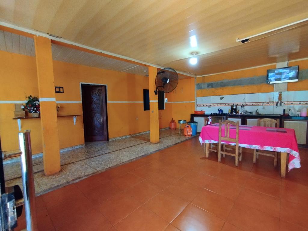 a dining room with a pink table and chairs at Ñande renda in Ciudad del Este