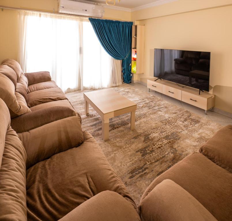 TV a/nebo společenská místnost v ubytování luxury Heliopolis gem residence