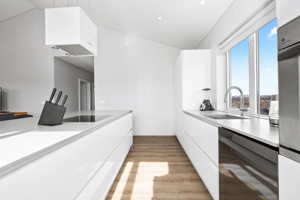 Cucina o angolo cottura di Luxury Villa in Golden Circle with hot tub