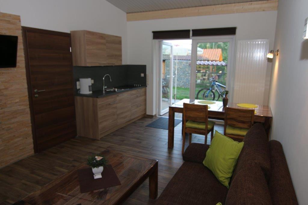 Kuchyň nebo kuchyňský kout v ubytování Kaiser´s Weinland Hotel