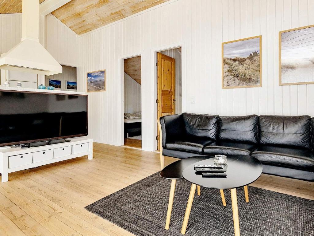 TV a/nebo společenská místnost v ubytování Holiday home Jerup XLVIII
