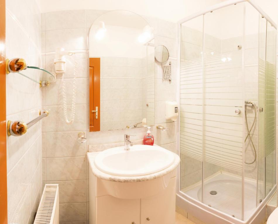 A bathroom at Hotel Venus