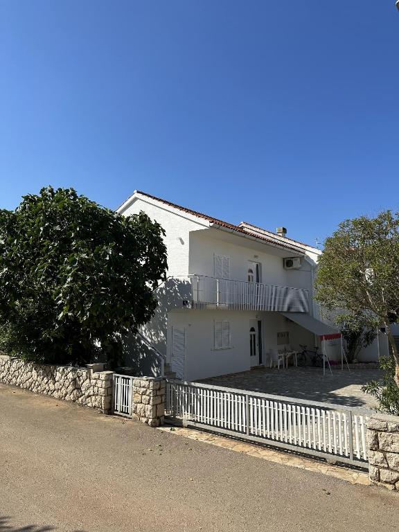Apartments with parking space Novalja, Pag - 22963