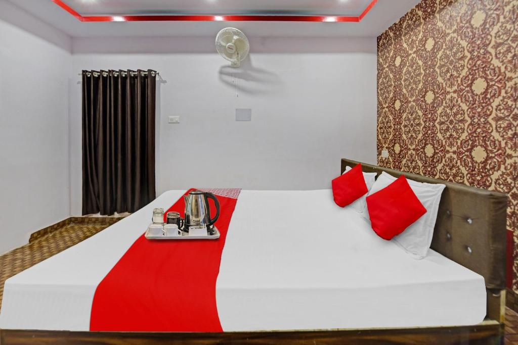 Tempat tidur dalam kamar di Flagship Hotel Rewal Palace Inn