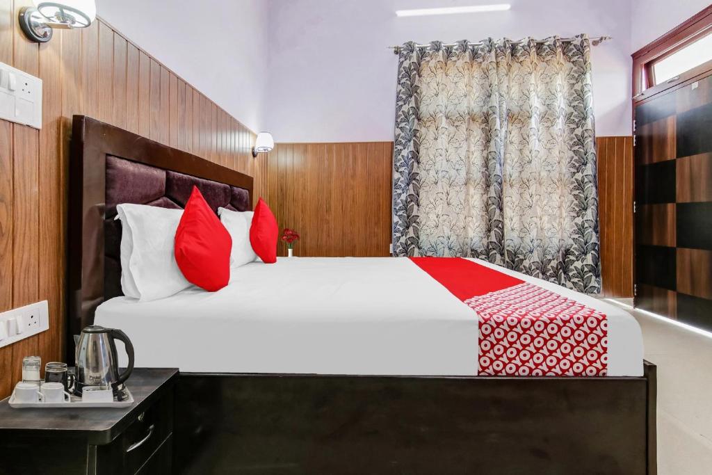 Gallery image of Flagship Shri Krishna Guest House in Noida
