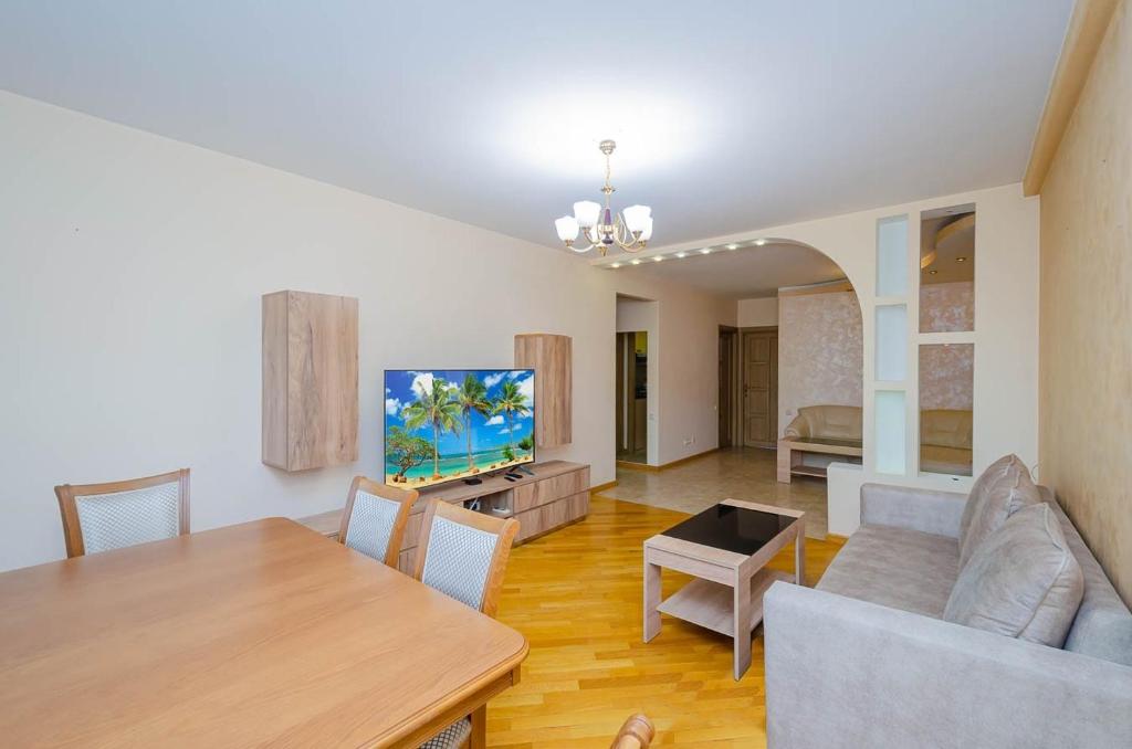 تصویر اتاق‌های 40 excellent three-room apartment in the center of Yerevan - تصویر ۲