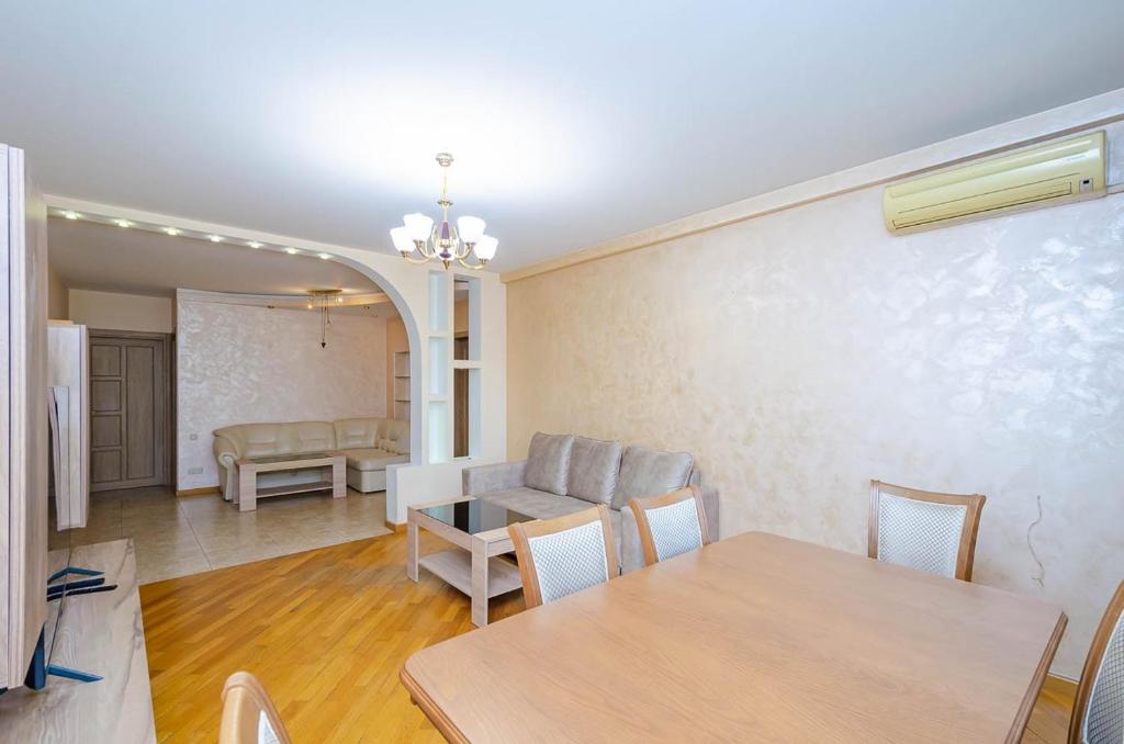 لابی و فضای عمومی 40 excellent three-room apartment in the center of Yerevan - تصویر ۵