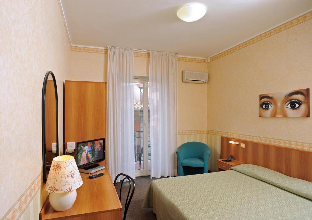 Postel nebo postele na pokoji v ubytování Tuscia Hotel