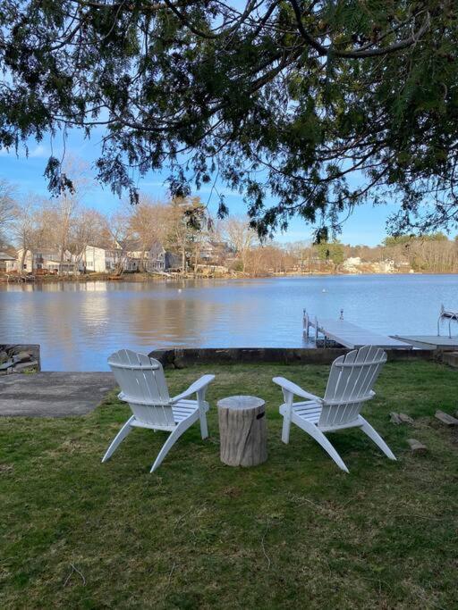 Lake Attitash Waterfront w/ private dock, Amesbury (aktualisierte