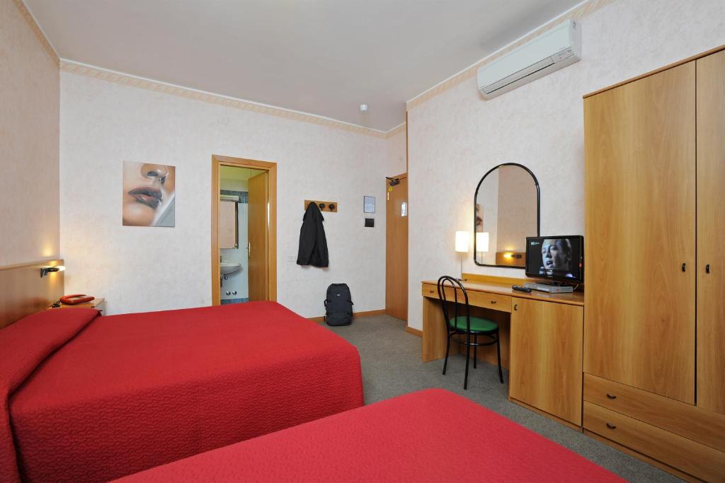 Postel nebo postele na pokoji v ubytování Tuscia Hotel
