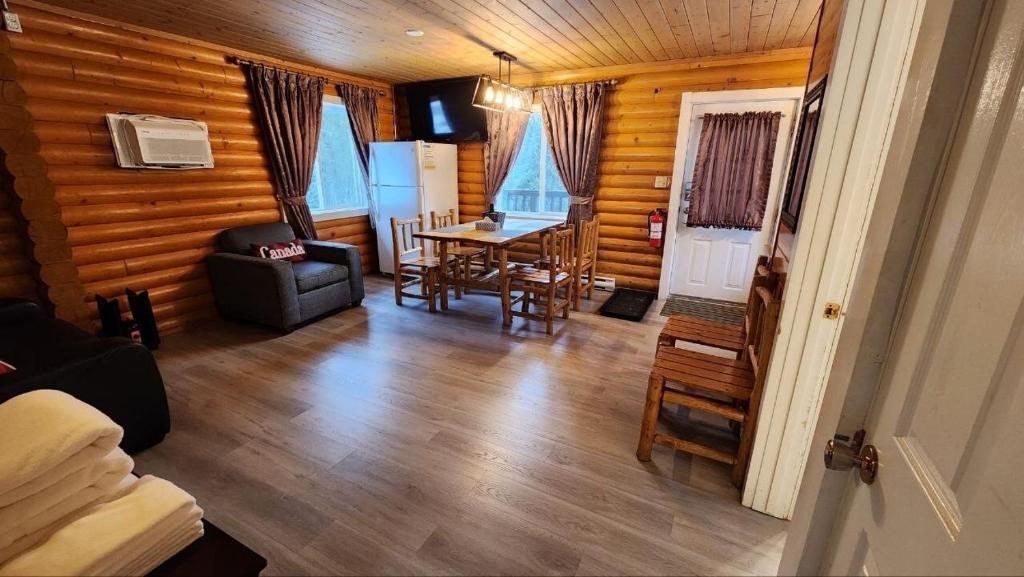 Posezení v ubytování Mt. Revelstoke Alpine Chalets