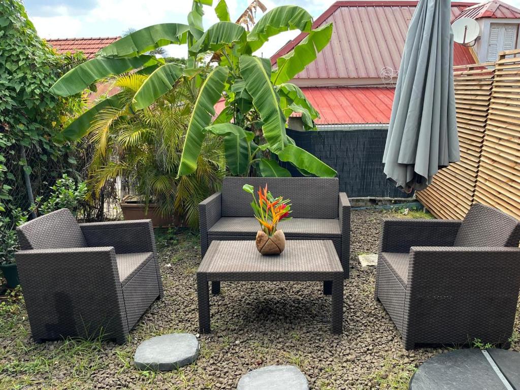 Zahrada ubytování Agréable appartement en rez-de-jardin à 450m de la mer