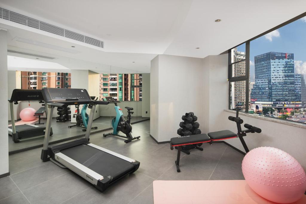 Fitness centrum a/nebo fitness zařízení v ubytování Yizhi Hotel Changgang Metro Station - Free Shuttle Bus during Canton Fair