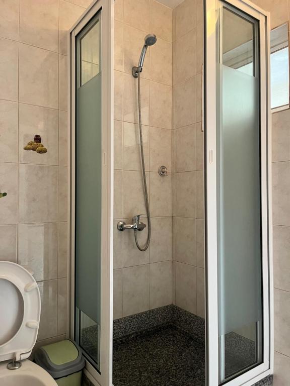 a shower with a glass door in a bathroom at Casa BB&Djassi in Ponta do Sol