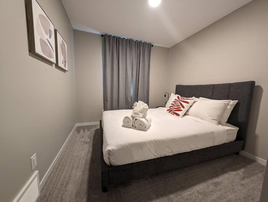 Luxury Villa Home, Edmonton (updated prices 2024)