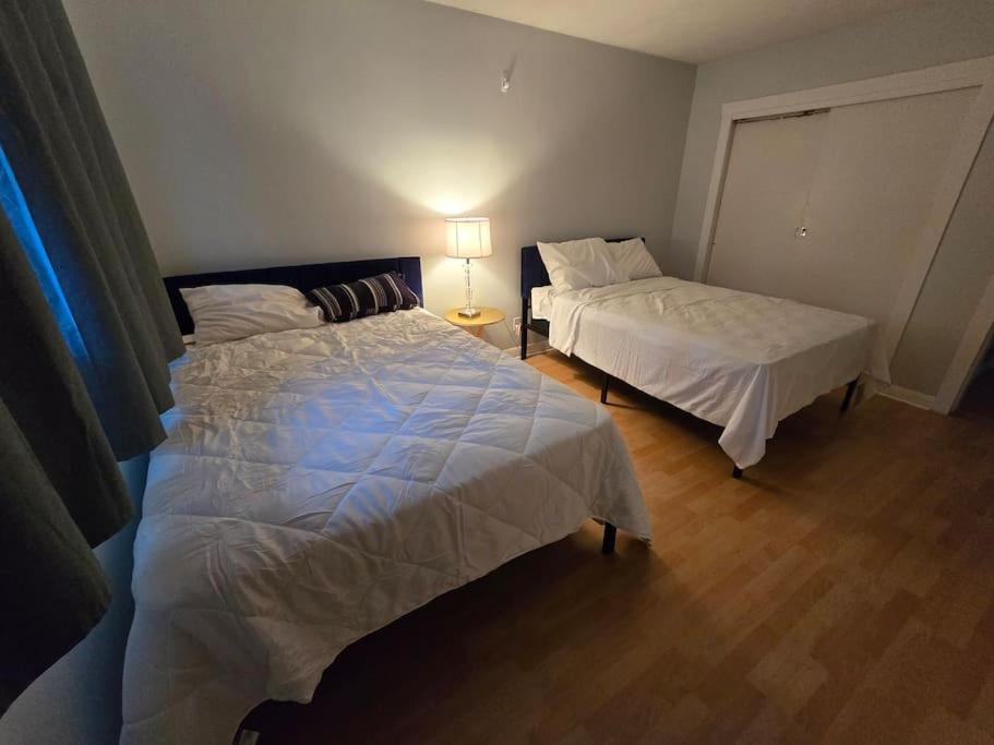Postel nebo postele na pokoji v ubytování 3 Bedroom Home away from Home
