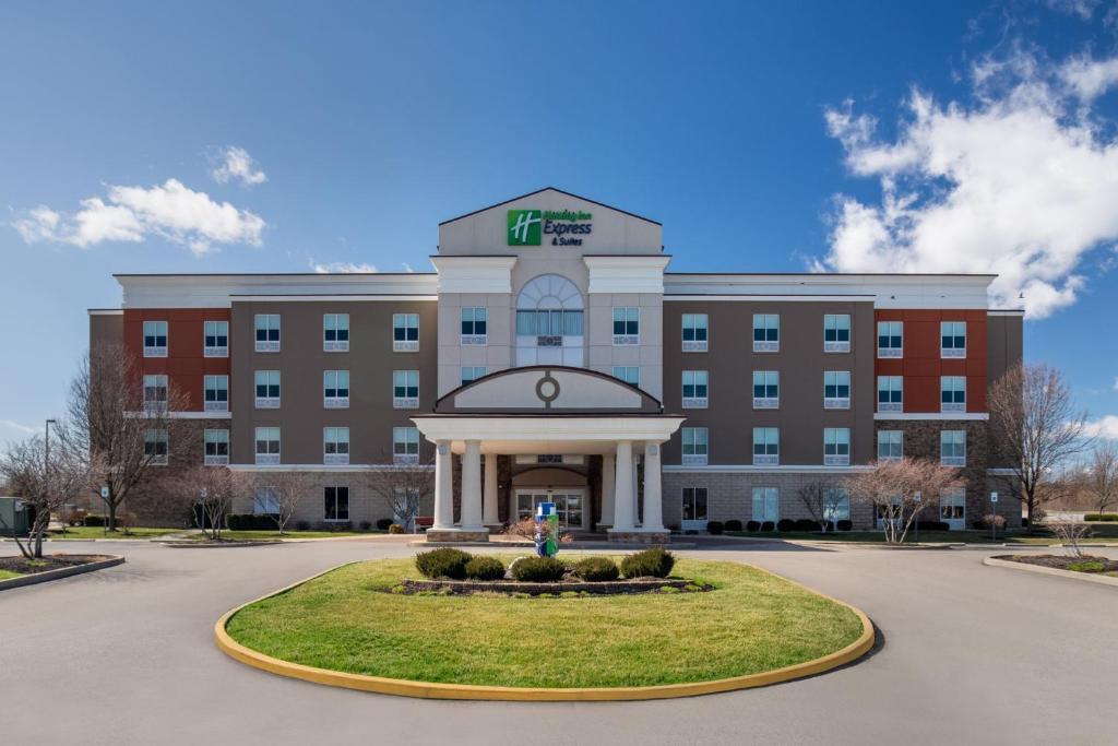 eine Darstellung der Vorderseite eines Hotels in der Unterkunft Holiday Inn Express Hotel & Suites Terre Haute, an IHG Hotel in Terre Haute