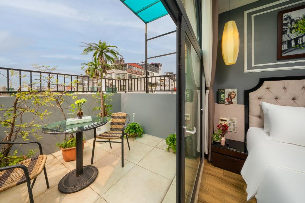 Balkón nebo terasa v ubytování Bella Premier Hotel & Rooftop Skybar