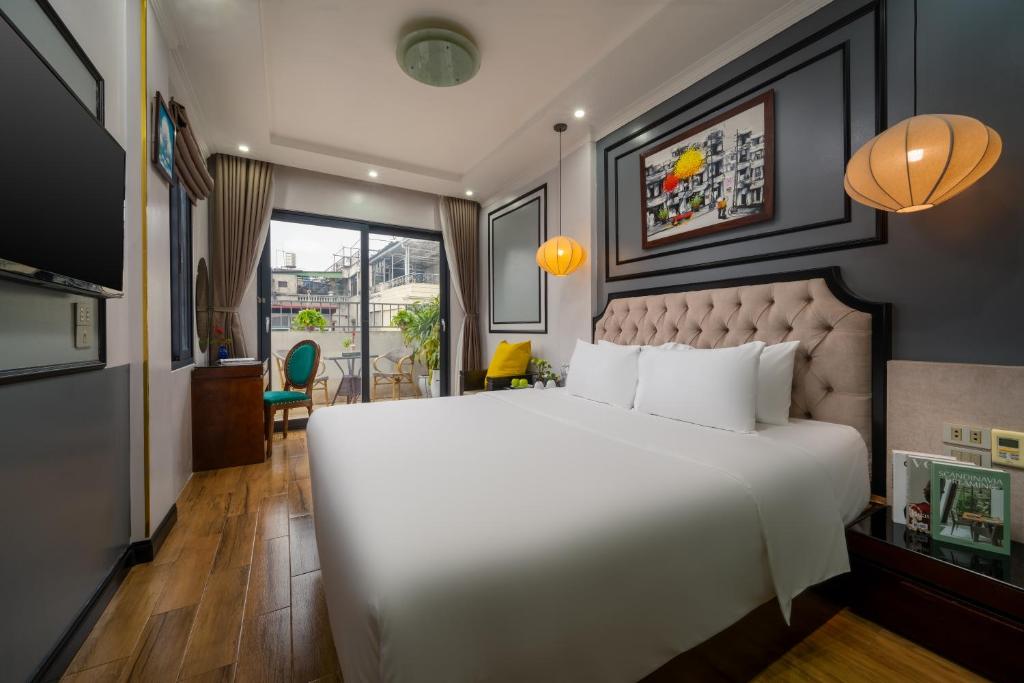 Postel nebo postele na pokoji v ubytování Bella Premier Hotel & Rooftop Skybar