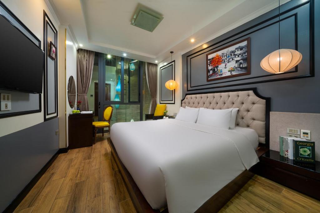 Postel nebo postele na pokoji v ubytování Bella Premier Hotel & Rooftop Skybar