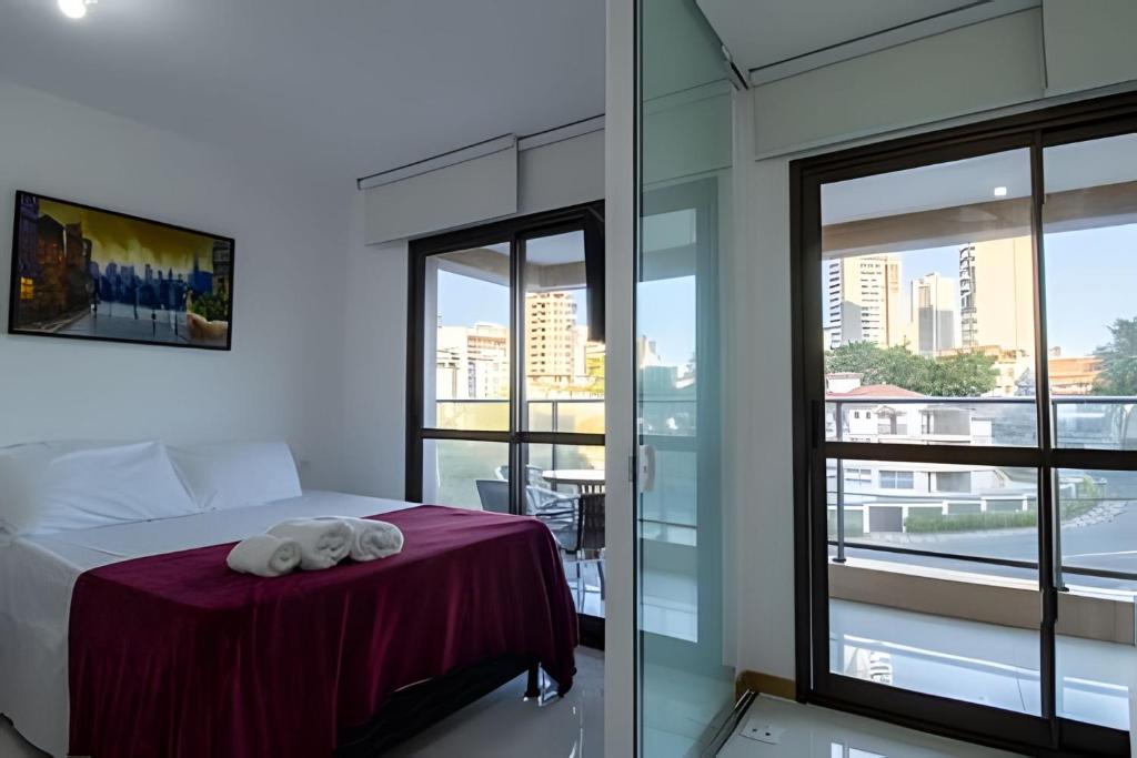 a bedroom with a bed with a towel on it at H.E 301 · Lindo Apt com Varanda - Caminho das árvores in Salvador