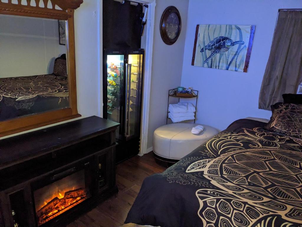 a bedroom with a bed with a fireplace and a mirror at Bunny's Bungalow in Las Vegas