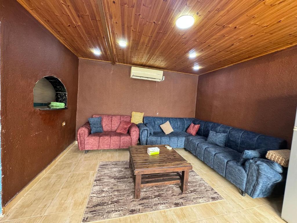 Istumisnurk majutusasutuses شاليه الريف - البحر الميت - النهضة Chalet Al-Reef - DeadSea - Al-Nahda