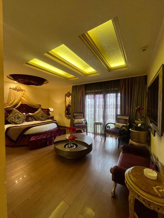 Postel nebo postele na pokoji v ubytování Q Hotel
