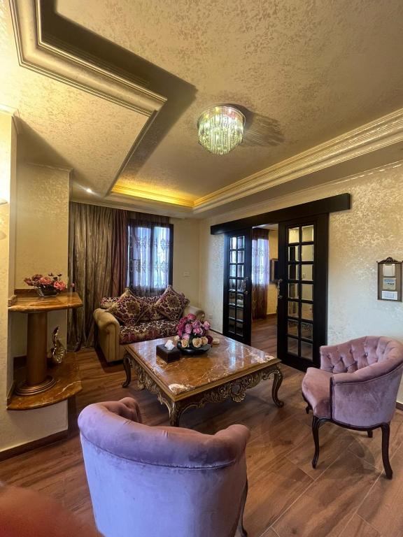 Posezení v ubytování Q Hotel