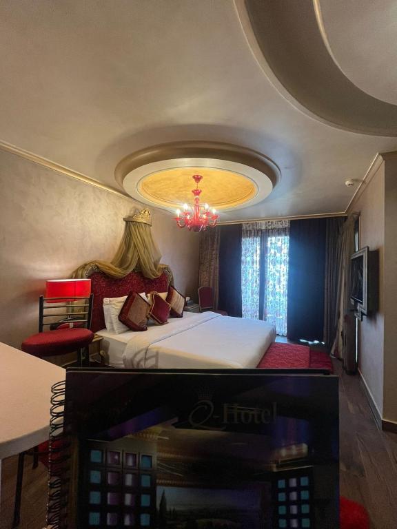 Postel nebo postele na pokoji v ubytování Q Hotel