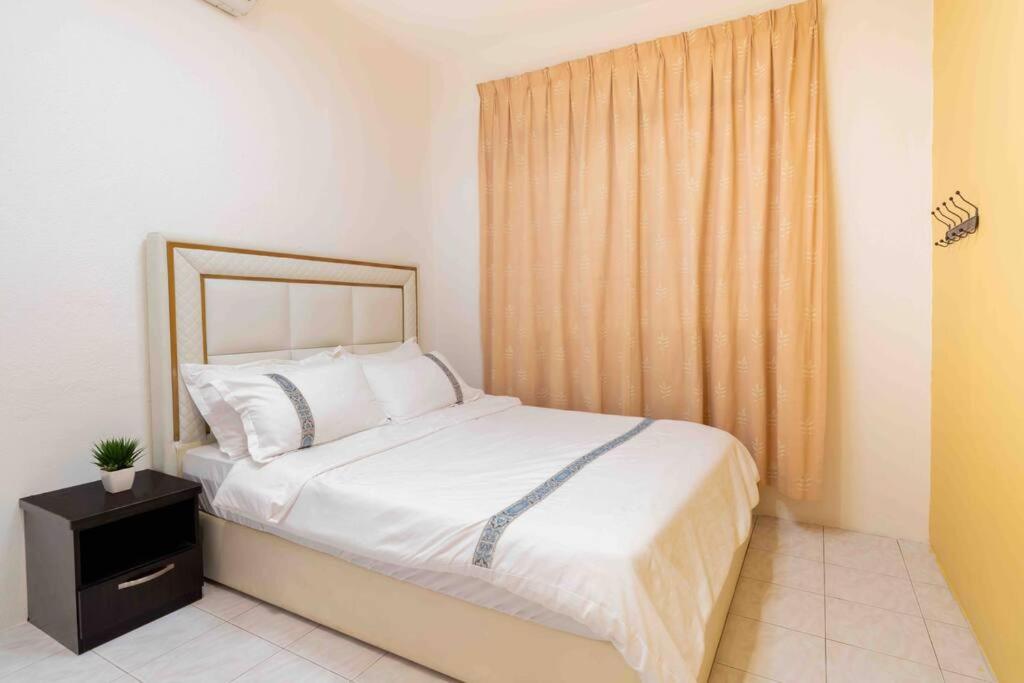 Suitetrails - Nibong Tebal Comfy Home Retreat with WiFi & Netflix