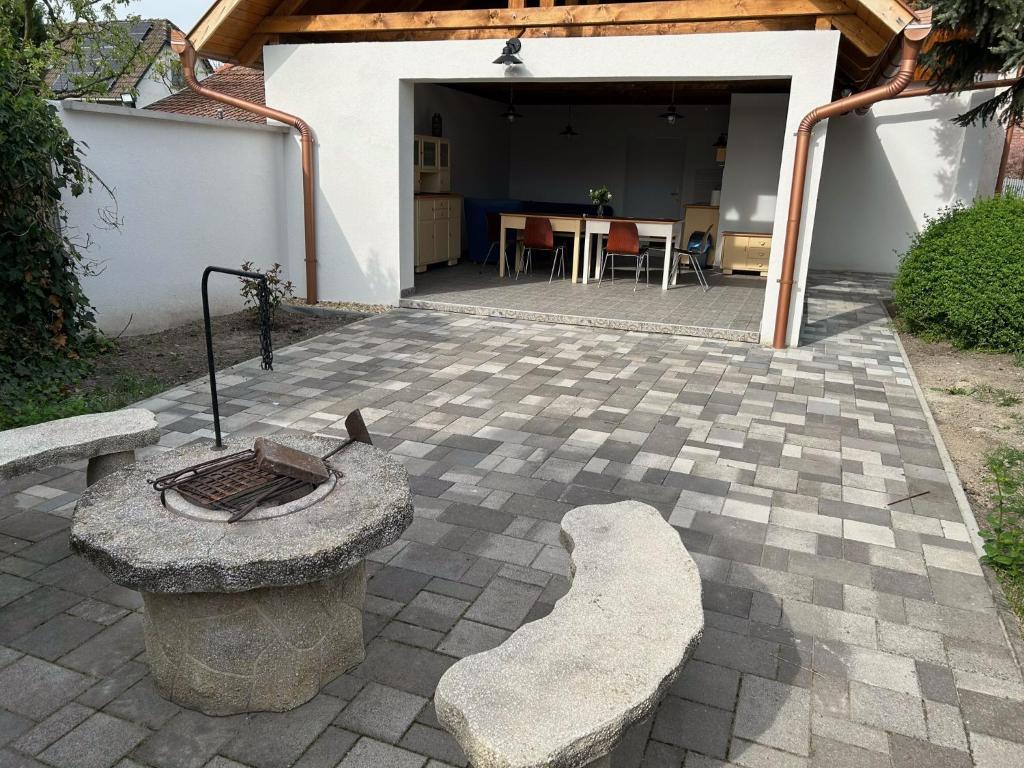 Patio nebo venkovní prostory v ubytování Galéria Vendégház