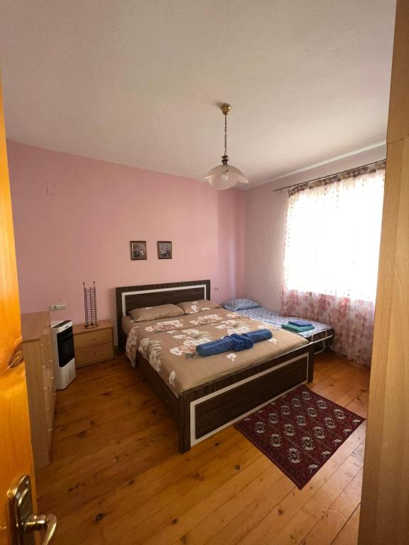 Postel nebo postele na pokoji v ubytování Ronaldo's Apartment